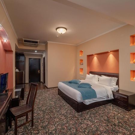 Jannat Regency Hotel Bishkek Ngoại thất bức ảnh