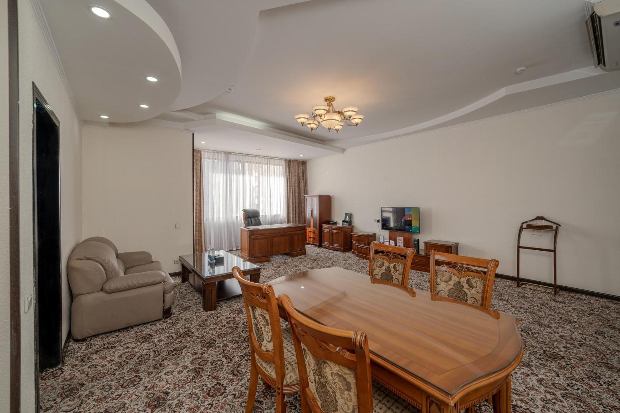 Jannat Regency Hotel Bishkek Ngoại thất bức ảnh
