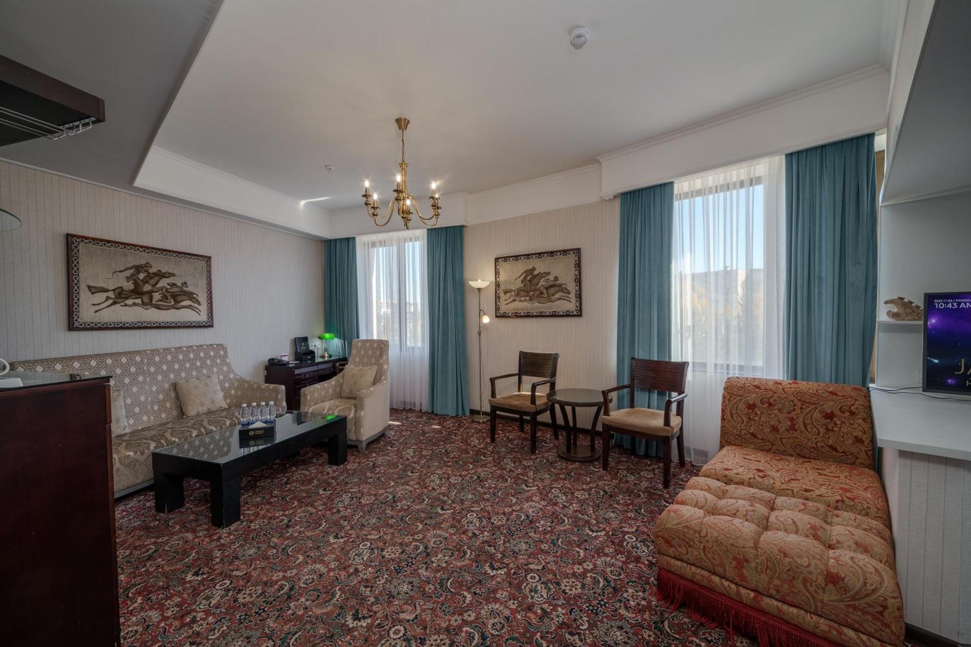 Jannat Regency Hotel Bishkek Phòng bức ảnh