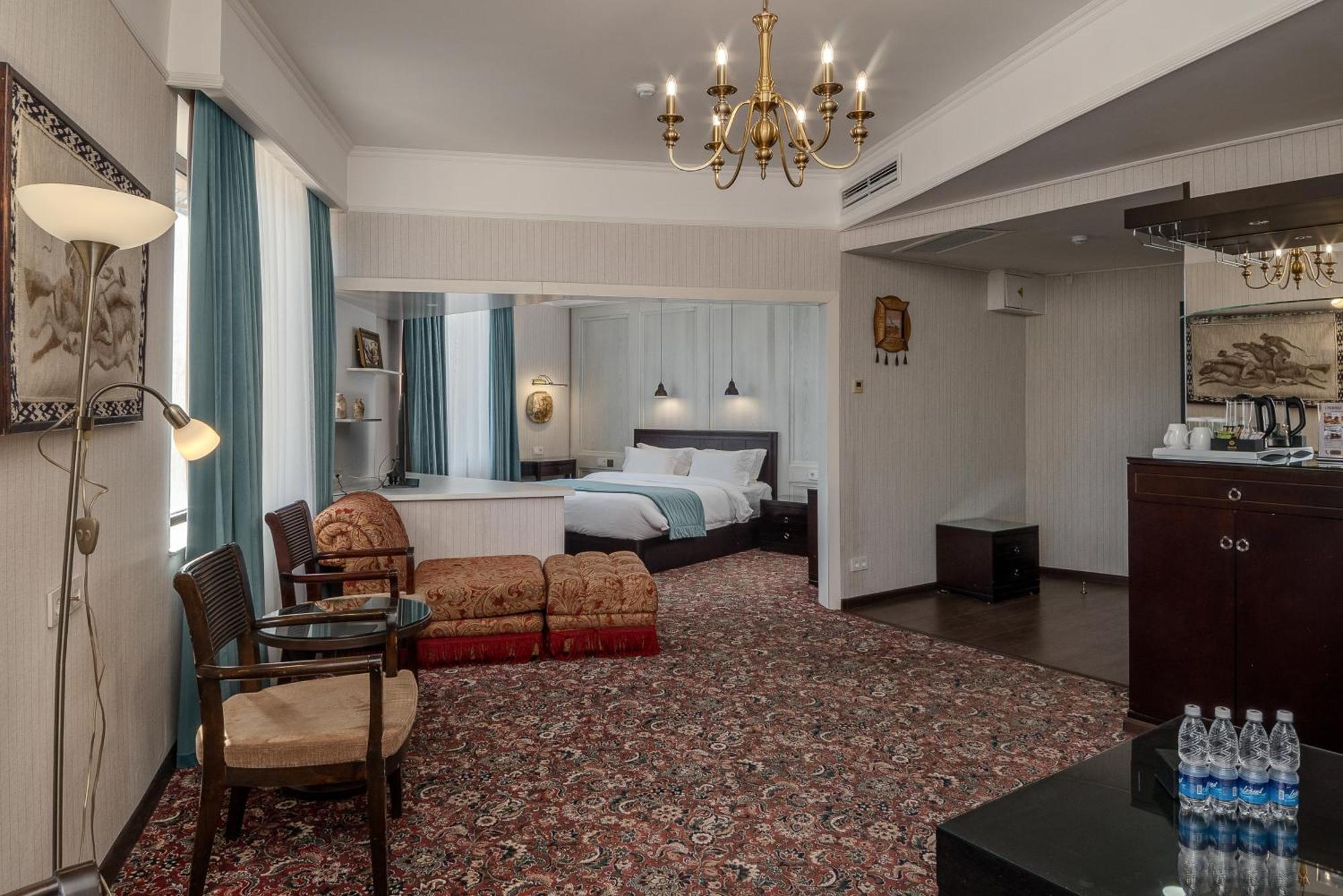 Jannat Regency Hotel Bishkek Phòng bức ảnh