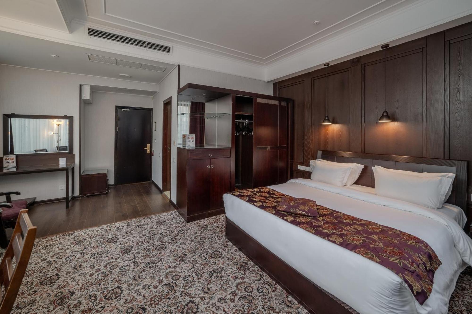 Jannat Regency Hotel Bishkek Ngoại thất bức ảnh