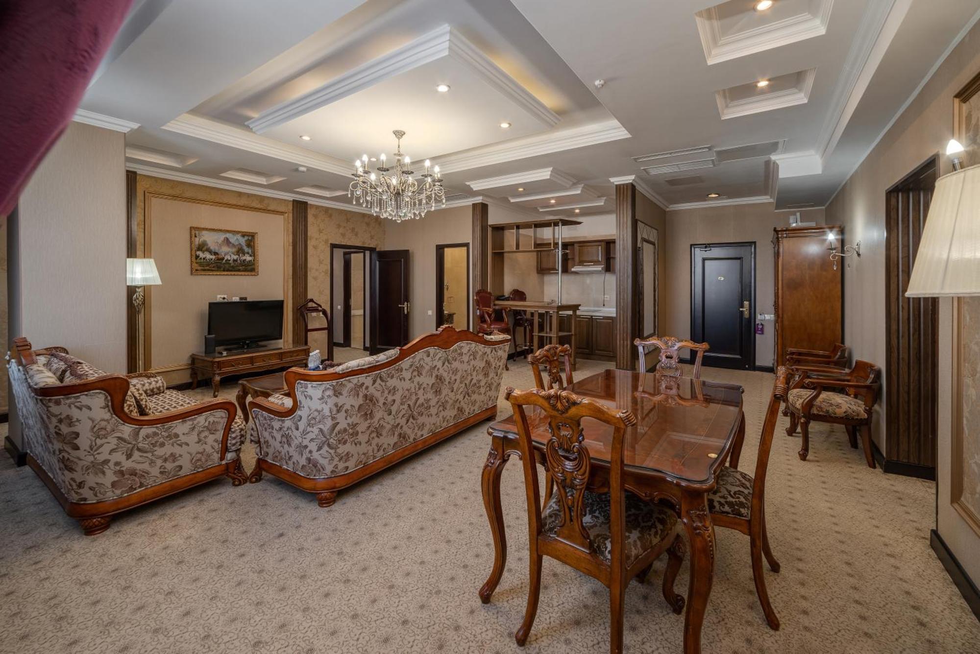 Jannat Regency Hotel Bishkek Phòng bức ảnh
